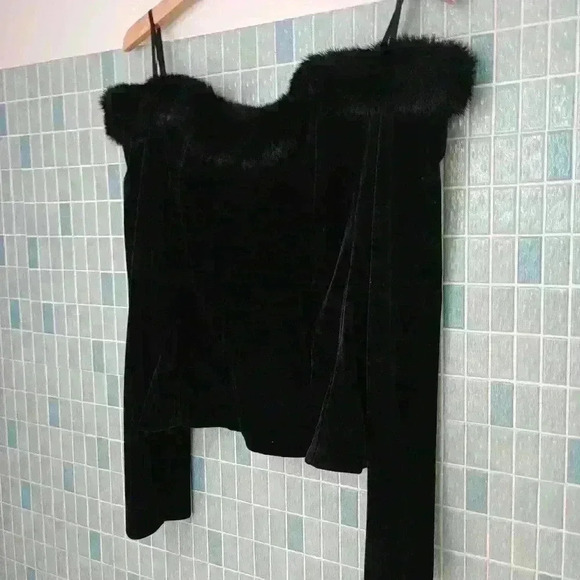 dressbarn collection Faux Fur Neckline Off Shoulder Black Velvet Long Sleeve Top - Picture 2 of 16